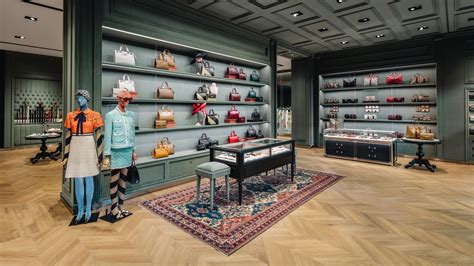 gucci boutique toronto